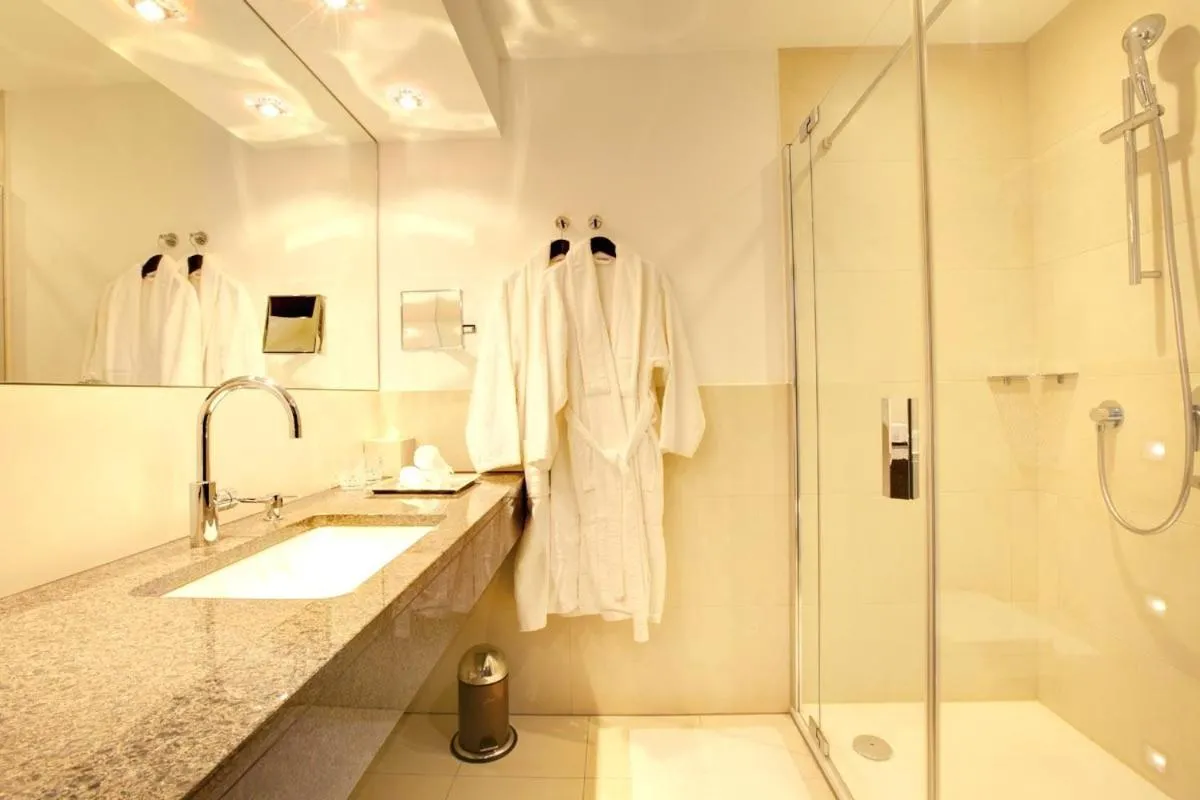 Image 2 of Hotel Favor