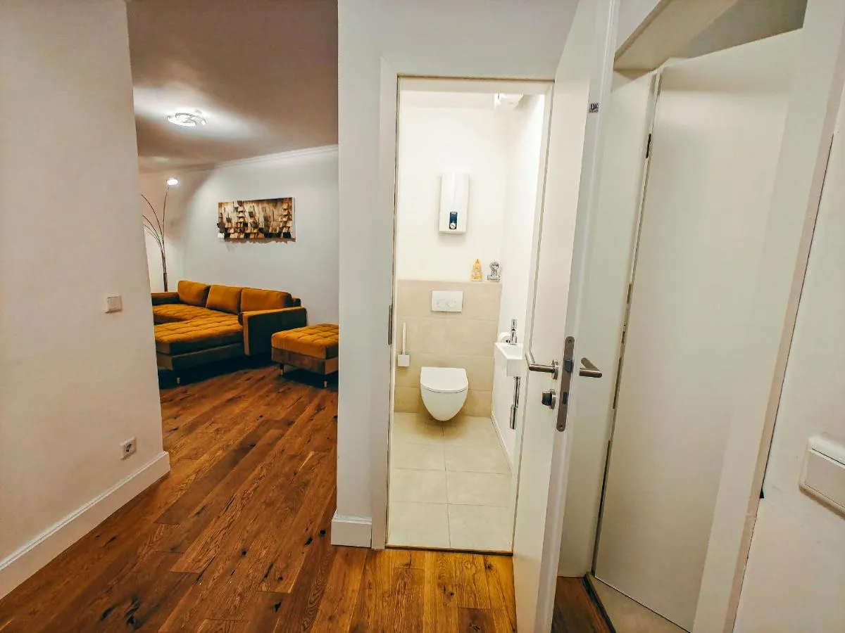 Image 2 of 3 Room Downtown Apartment Bilk