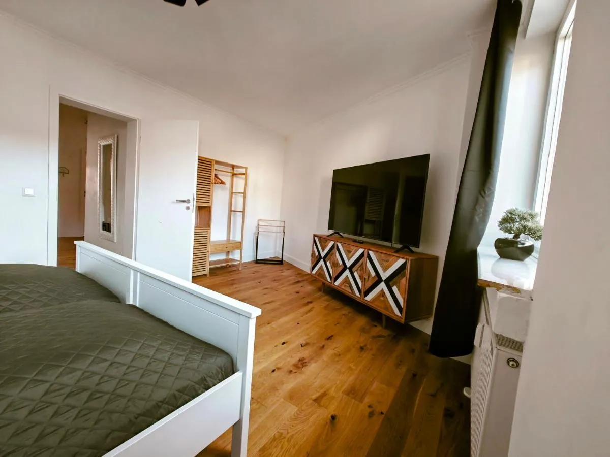 Image 4 of 3 Room Downtown Apartment Bilk