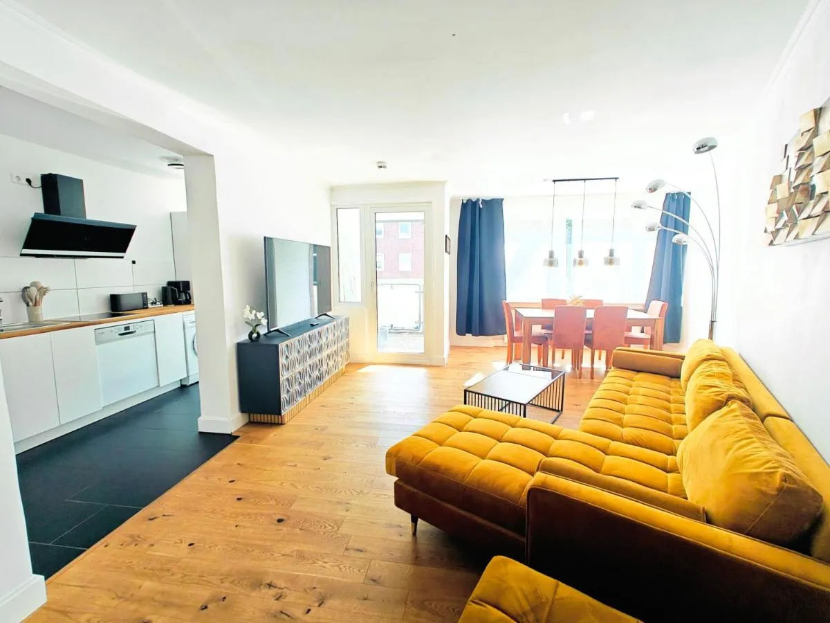 Image 3 of 3 Room Downtown Apartment Bilk