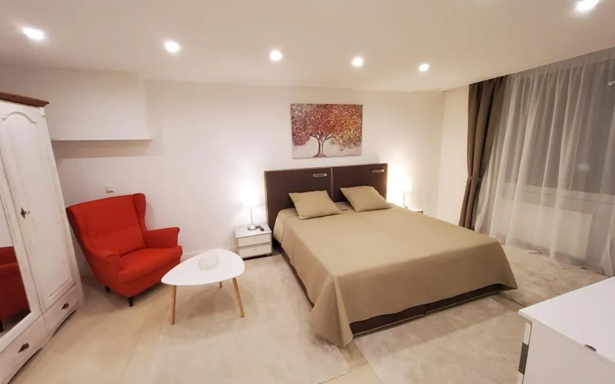 Image 1 of 3 Zimmer Wohnung – Keine Party Wohnung ! 6 Personen