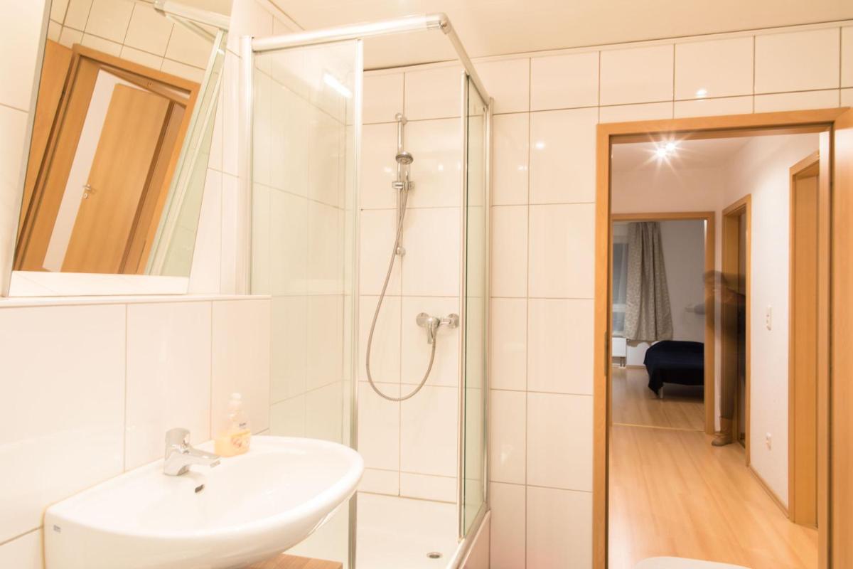 Image 2 of 3 bedroom house with 2 bathrooms in Dusseldorf – Haus mit 3 Schlafzimmer 2 Badezimmer in Düsseldorf