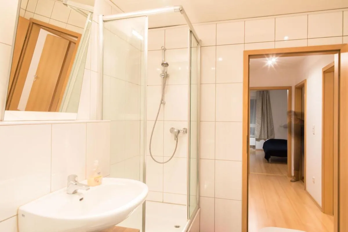 Image 2 of 3 bedroom house with 2 bathrooms in Dusseldorf – Haus mit 3 Schlafzimmer 2 Badezimmer in Düsseldorf