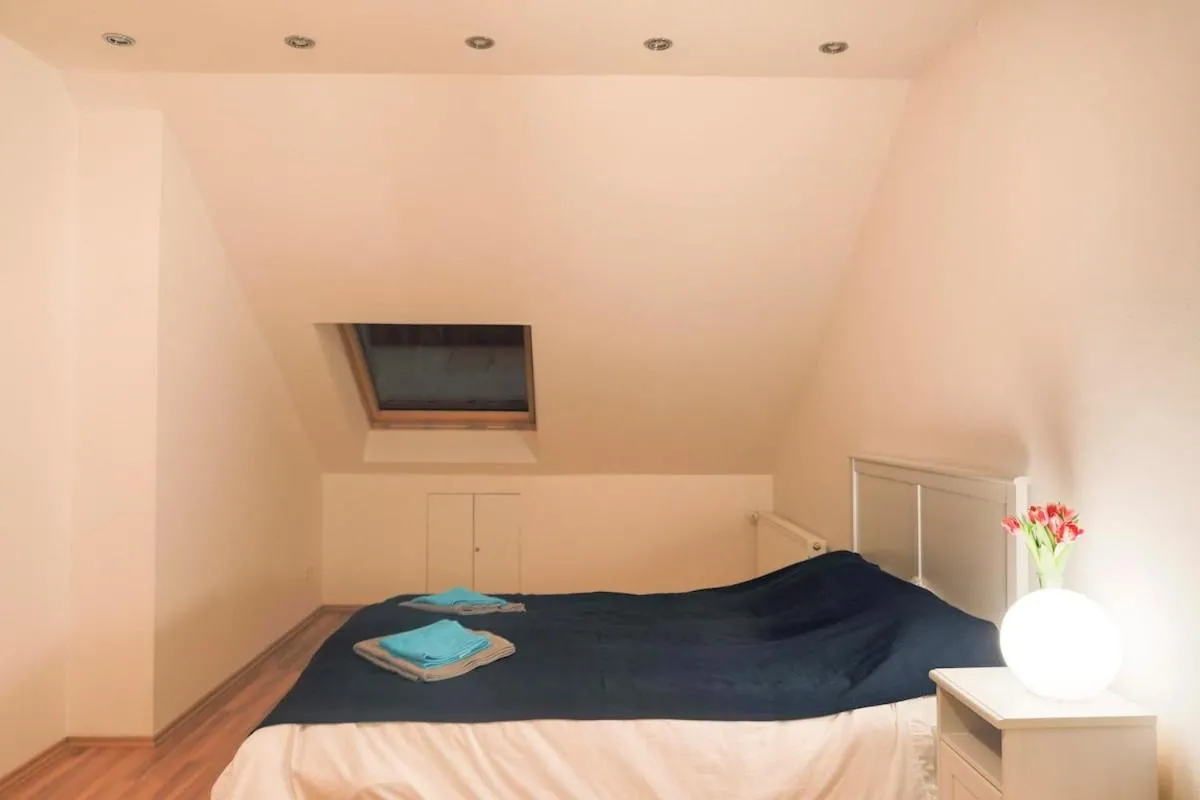 Image 1 of 3 bedroom house with 2 bathrooms in Dusseldorf – Haus mit 3 Schlafzimmer 2 Badezimmer in Düsseldorf