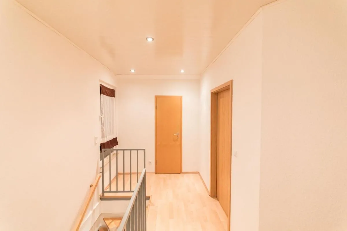 Image 5 of 3 bedroom house with 2 bathrooms in Dusseldorf – Haus mit 3 Schlafzimmer 2 Badezimmer in Düsseldorf