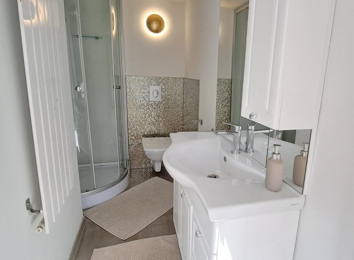 Image 2 of All-in-One Apartment mit eigener Sonnenterrasse im Garten