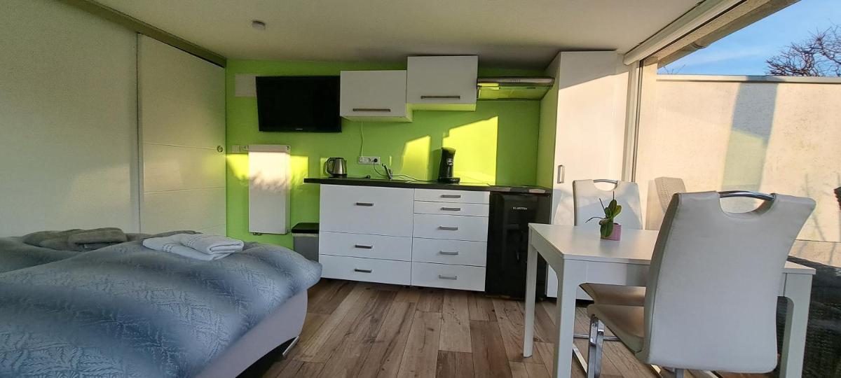 Image 4 of All-in-One Apartment mit eigener Sonnenterrasse im Garten