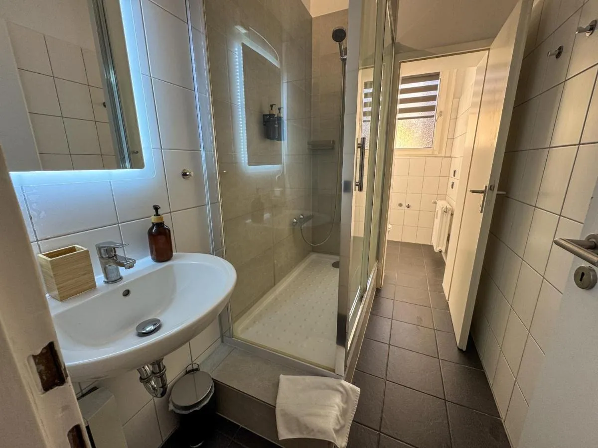 Image 2 of Apartment Düsseldorf 100QM, 6 Personen, Balkon, Messe, Küche