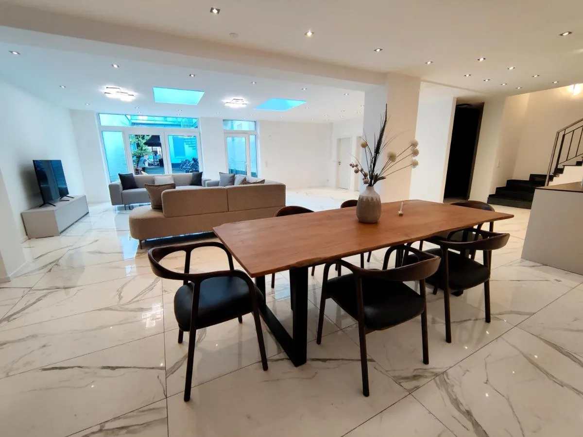 Image 1 of B-Chill House