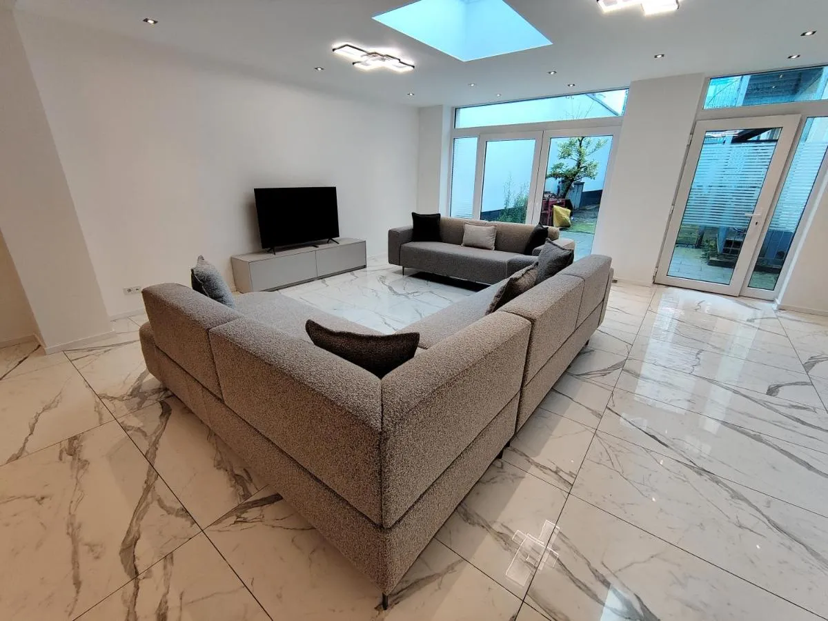 Image 2 of B-Chill House