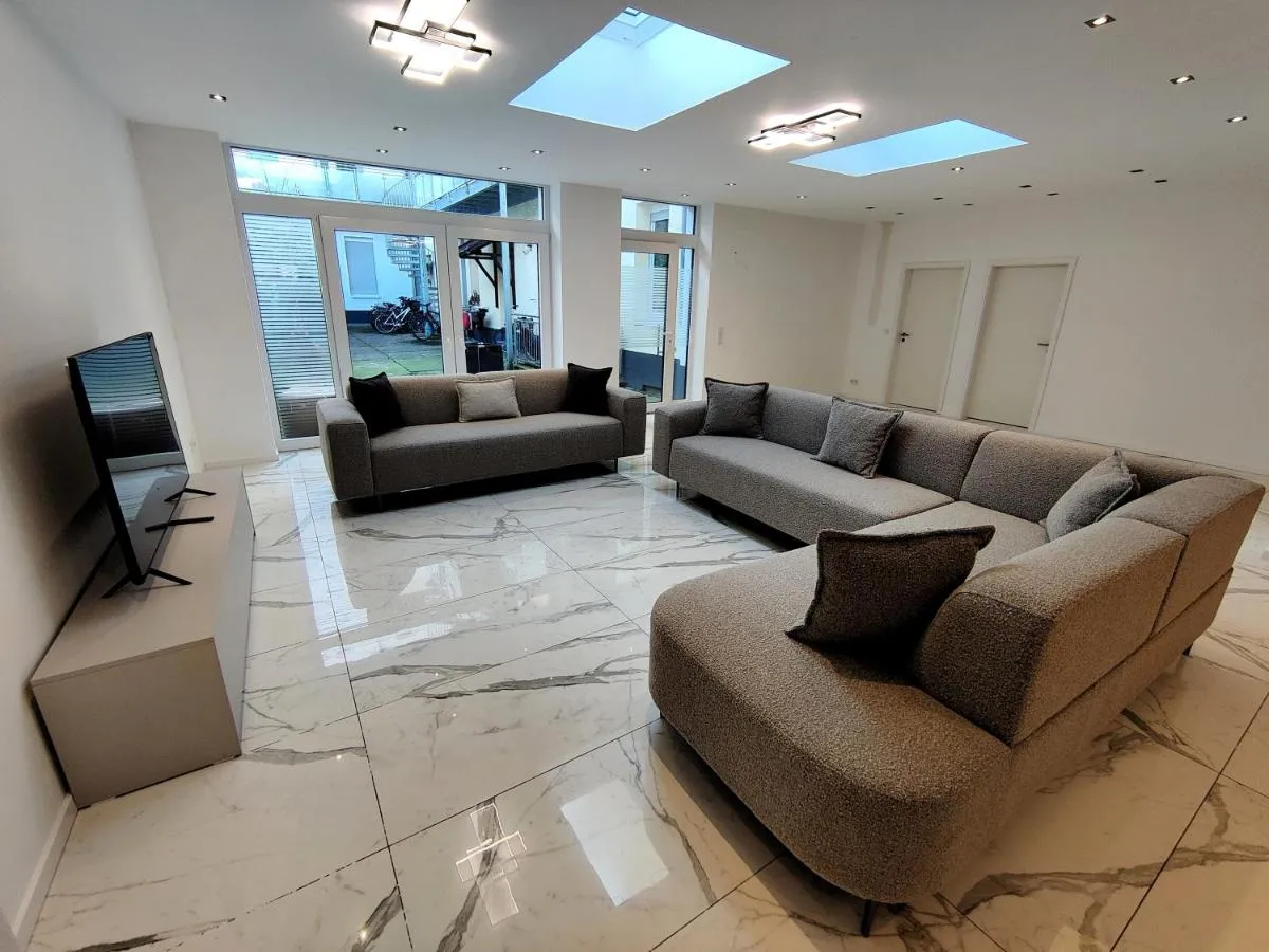 Image 3 of B-Chill House