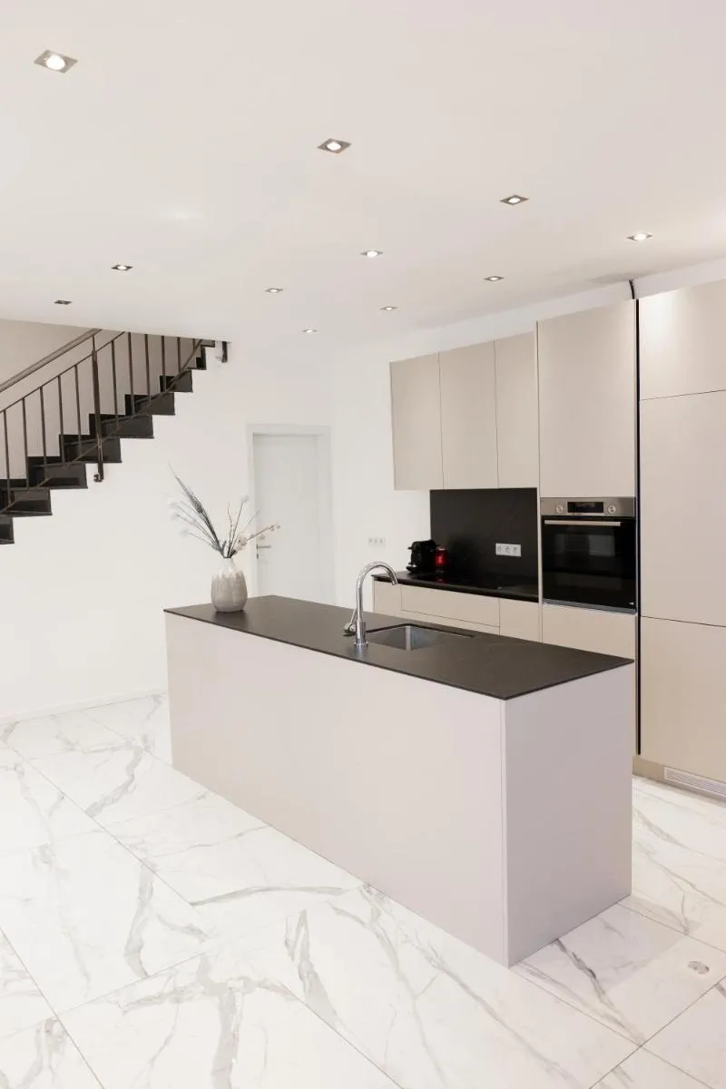 Image 5 of B-Chill House