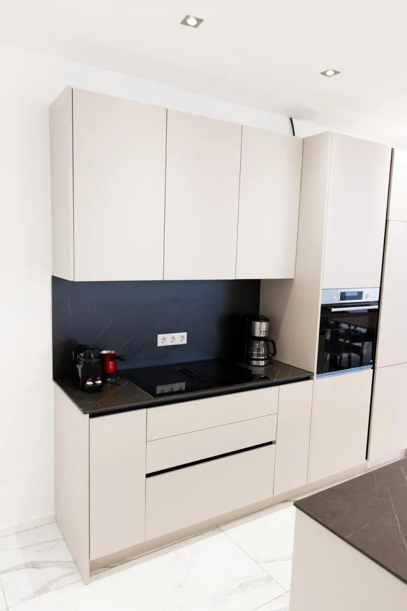 Image 6 of B-Chill House