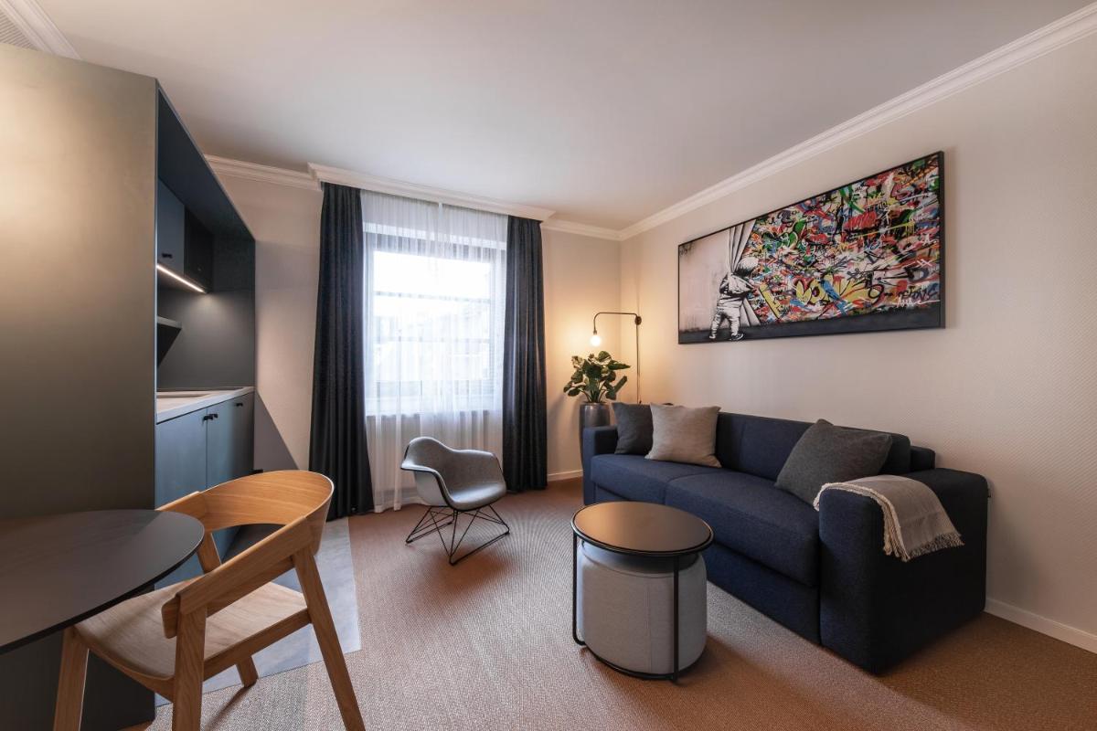 Image 4 of B-Hotel