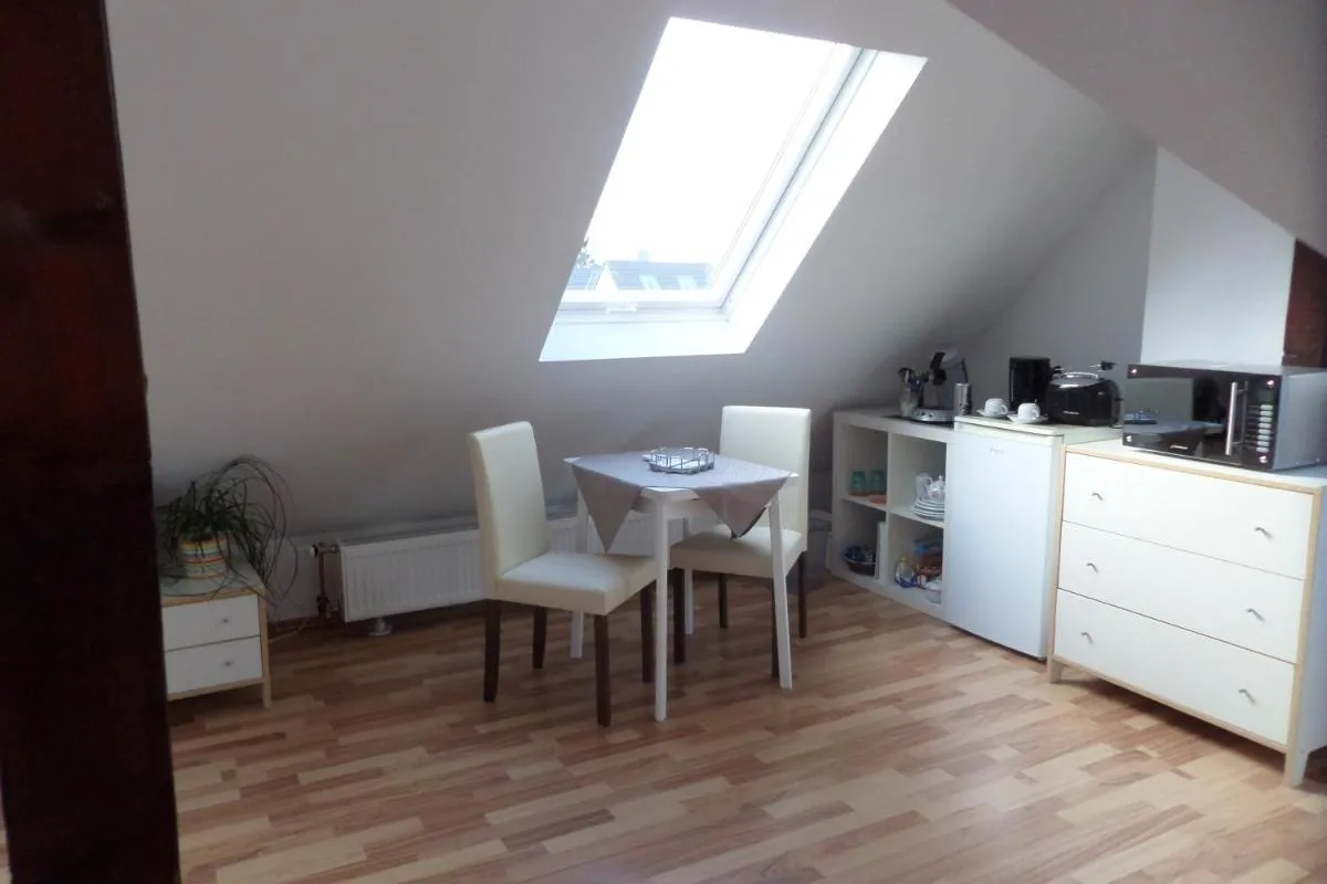 Image 2 of Flughafenapartement Sky View