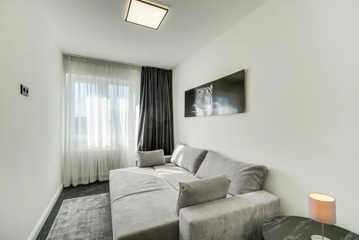 Image 4 of George Apartment