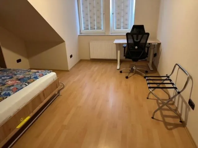 Image 2 of HandwerkerZimmer