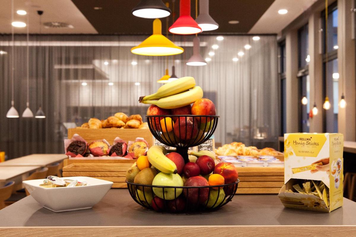 Image 3 of Holiday Inn Express – Düsseldorf Airport