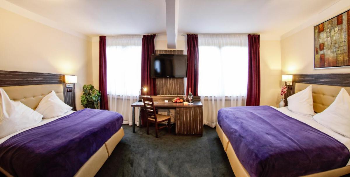 Image 1 of Hotel Famosa