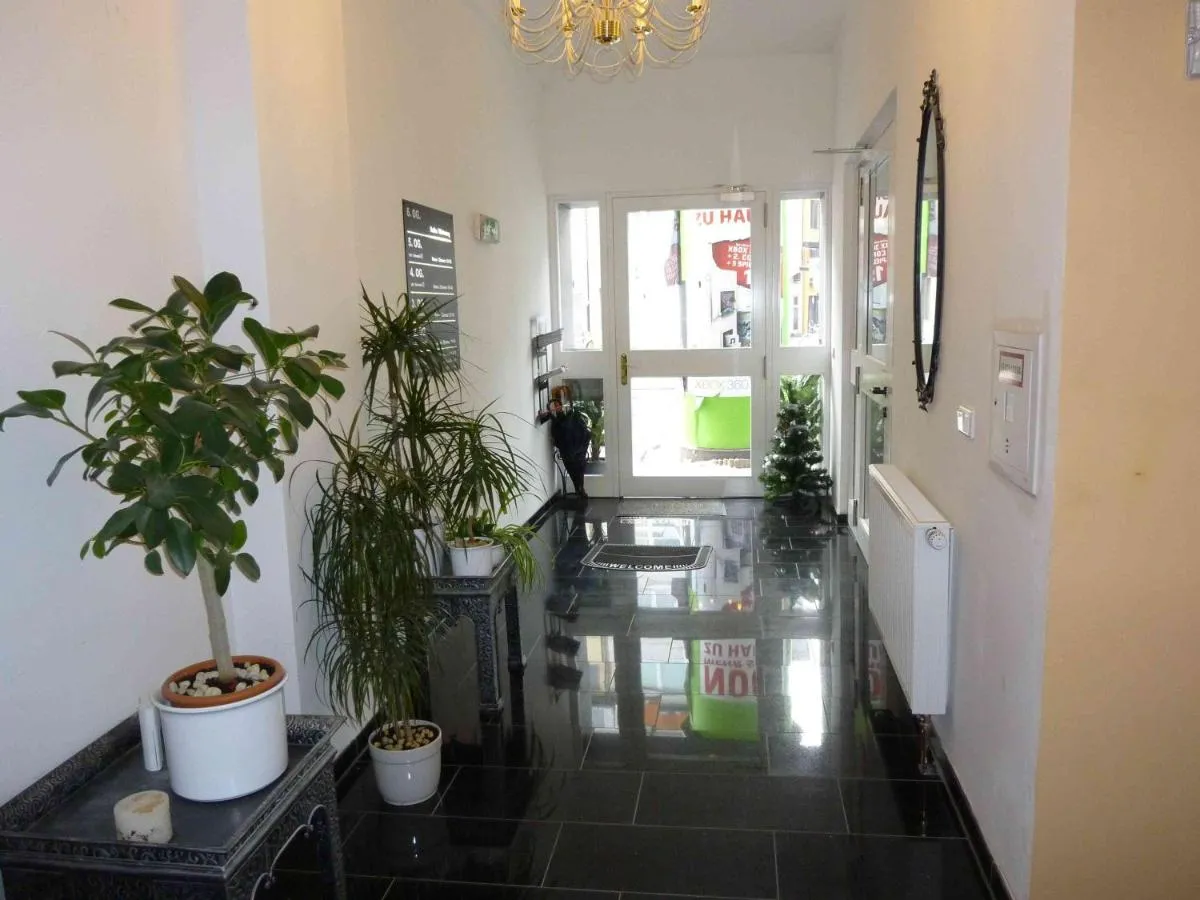 Image 2 of Hotel Famosa