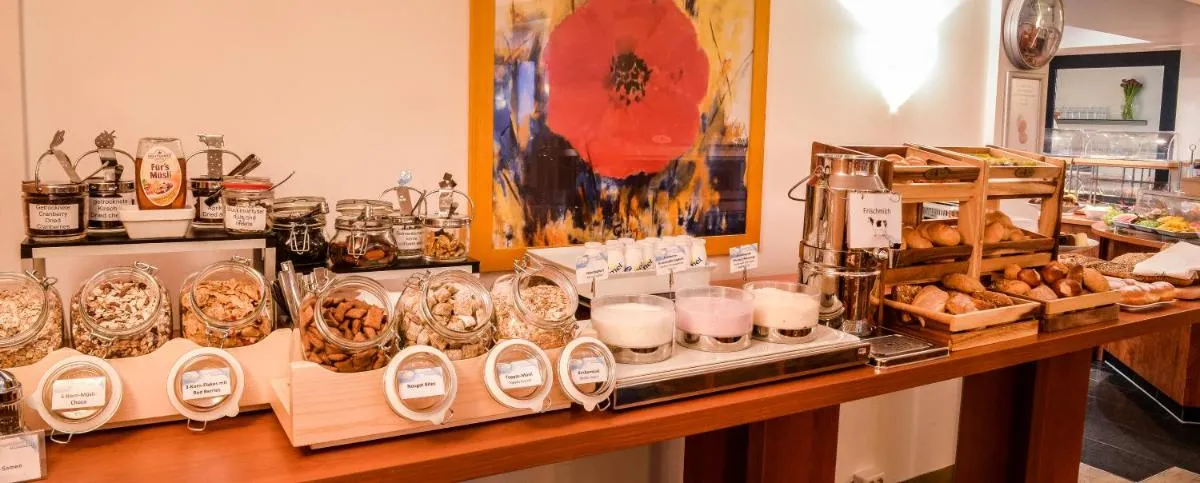 Image 1 of Hotel National Düsseldorf (Superior)