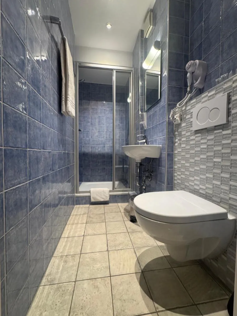 Image 2 of Hotel Paris