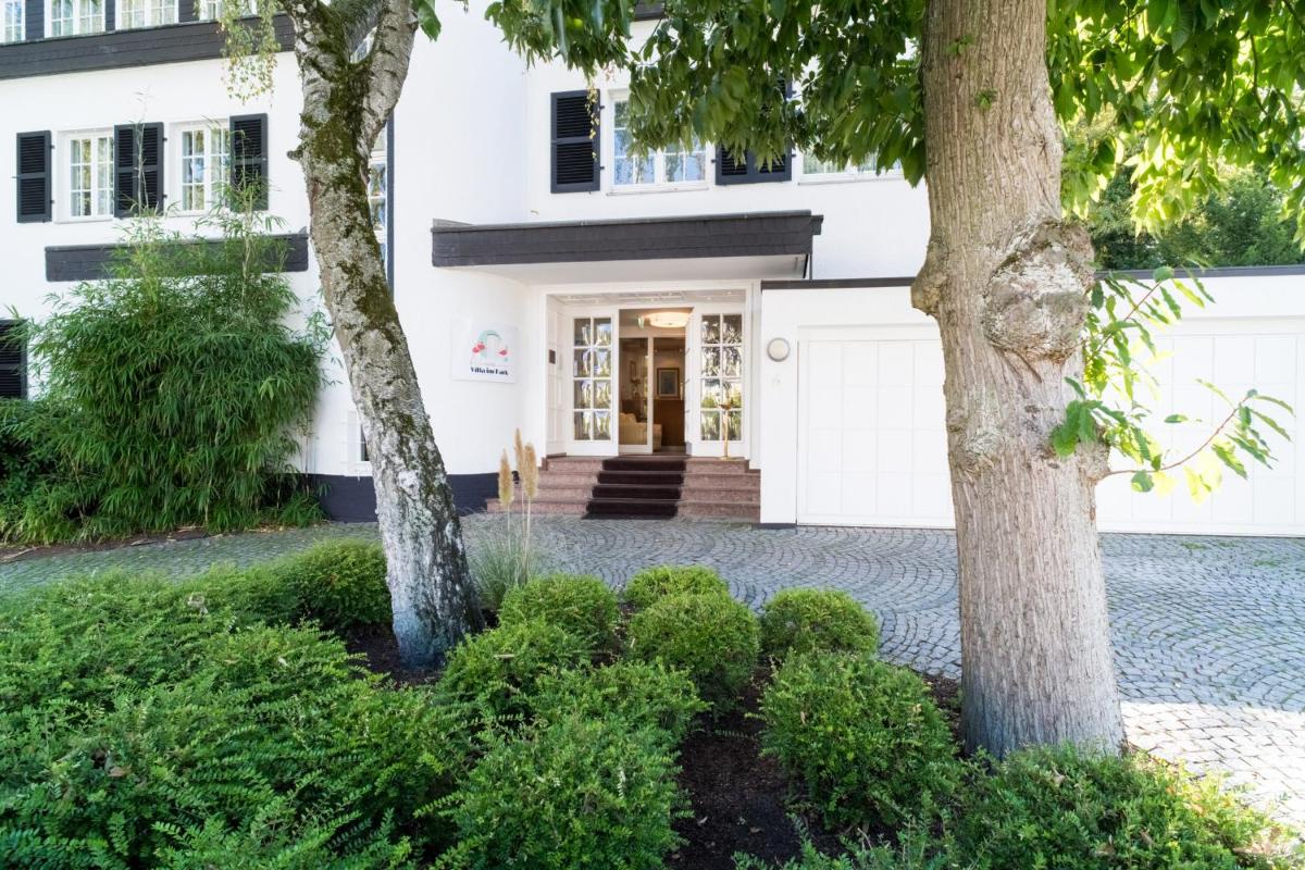 Image 2 of Hotel Villa im Park