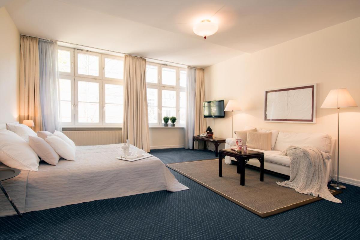 Image 1 of Living am Carlsplatz Apartment