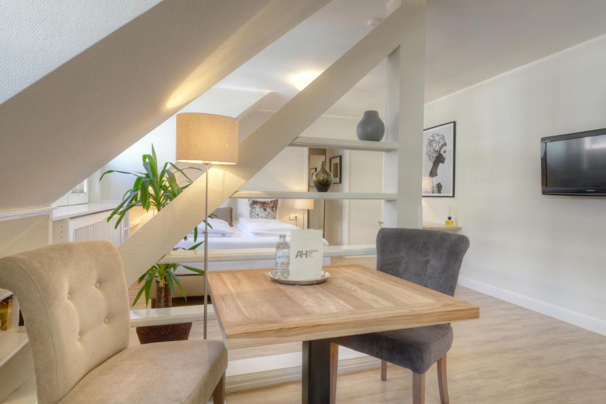Image 4 of Living am Carlsplatz Apartment