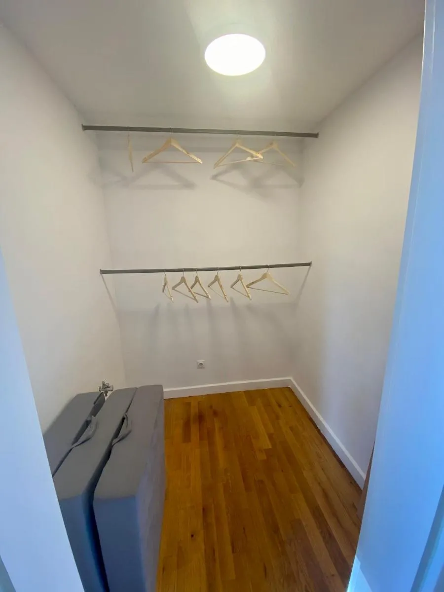 Image 3 of (Messe)Zimmer mit Bad und Ankleideraum + Parkplatz