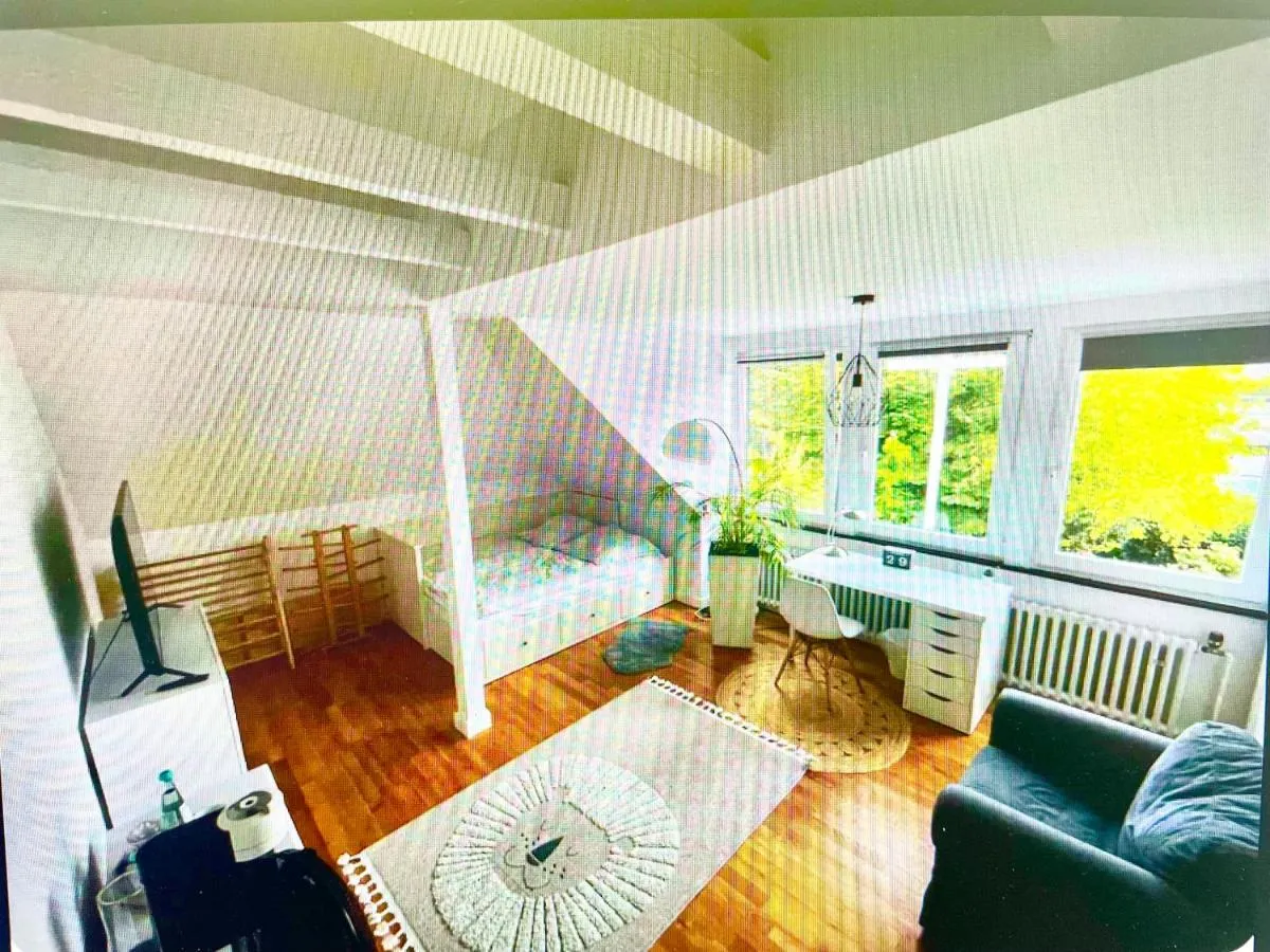 Image 1 of (Messe)Zimmer mit Bad und Ankleideraum + Parkplatz