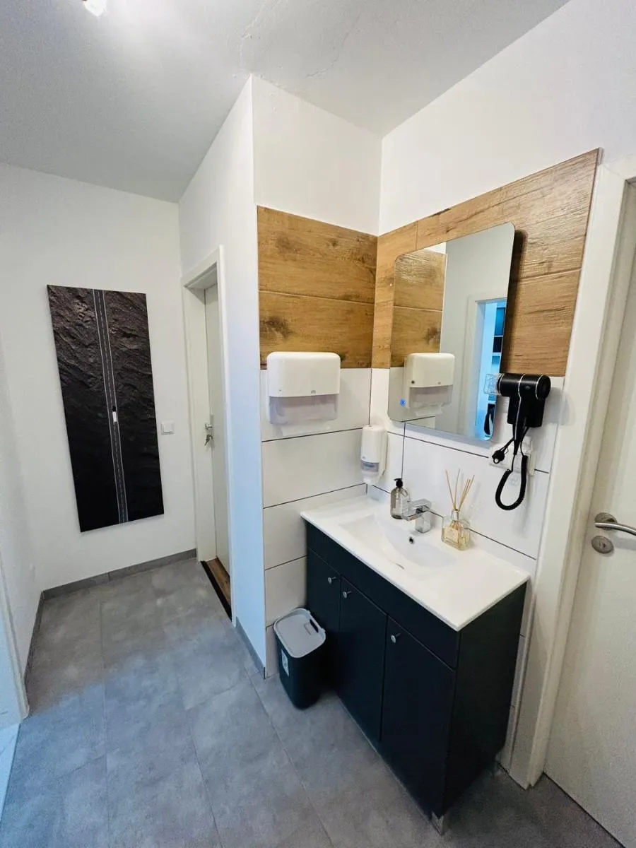 Image 6 of Messe HV-1