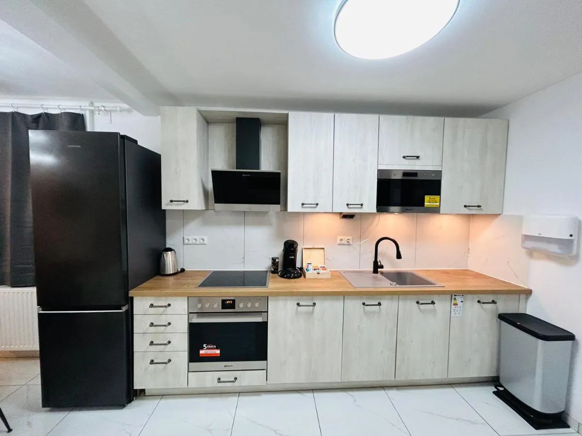 Image 3 of Messe HV-1