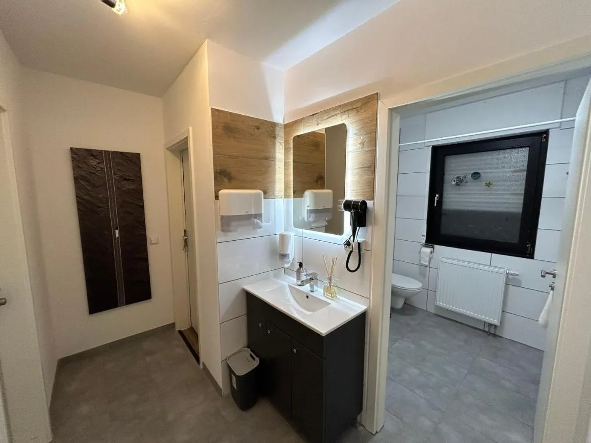 Image 2 of Messe HV-1