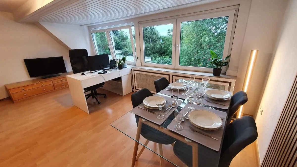 Image 3 of Modern 2.5 Bedroom Duplex Apartment near Messe, Airport, Arena