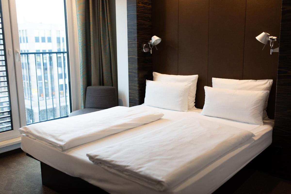 Image 1 of Motel One Düsseldorf Hauptbahnhof