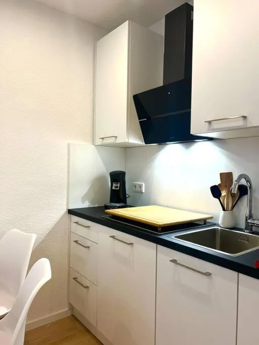 Image 4 of NEW! Central modern apartment