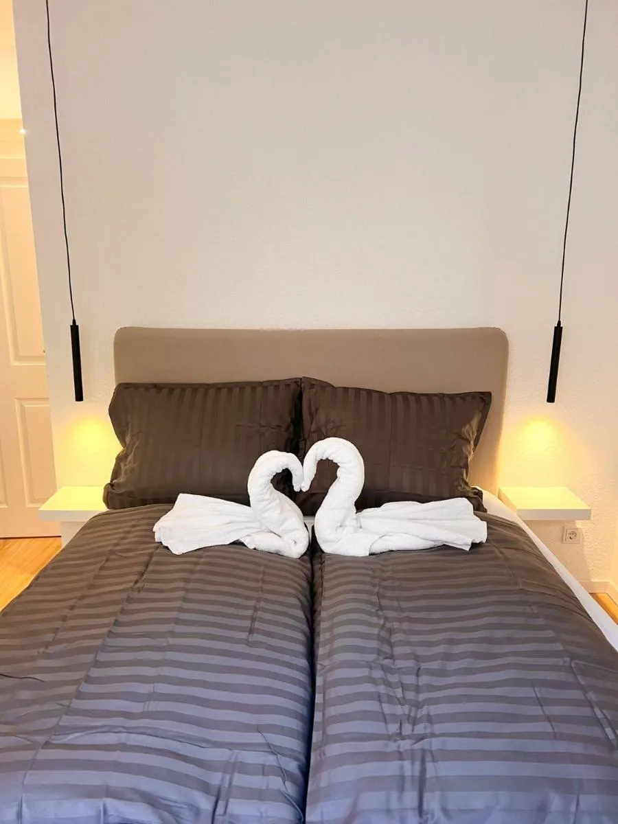 Image 6 of NEW! Central modern apartment