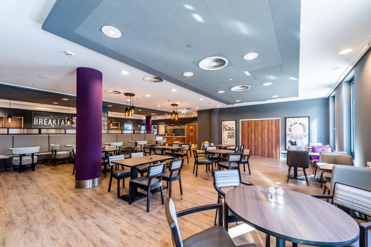 Image 3 of Premier Inn Düsseldorf City Centre