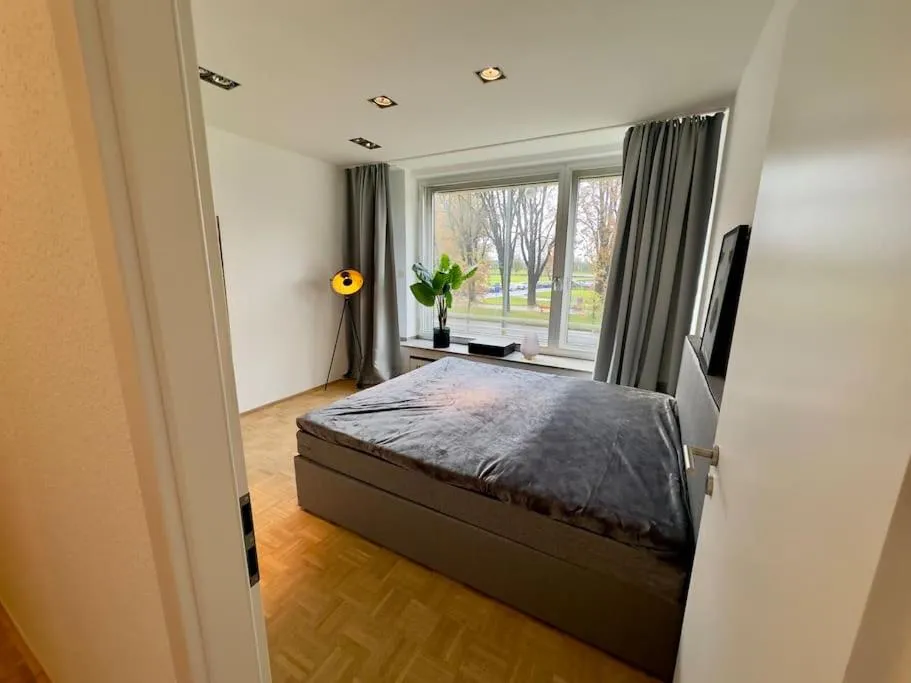 Image 5 of Schönster Rheinblick Messe Parken Luxus 10 Person