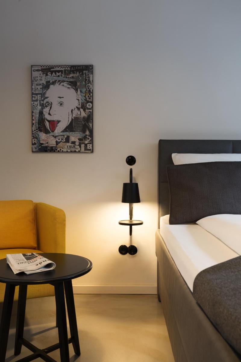 Image 4 of Square Rooms 8