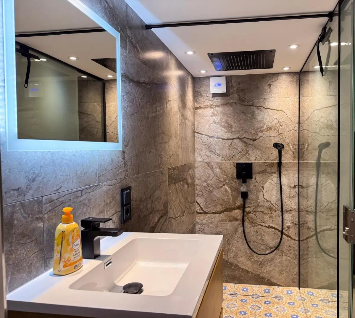 Image 2 of T&K Apartments – Komfortables Haus – 8 Zimmer – 6min zur MESSE