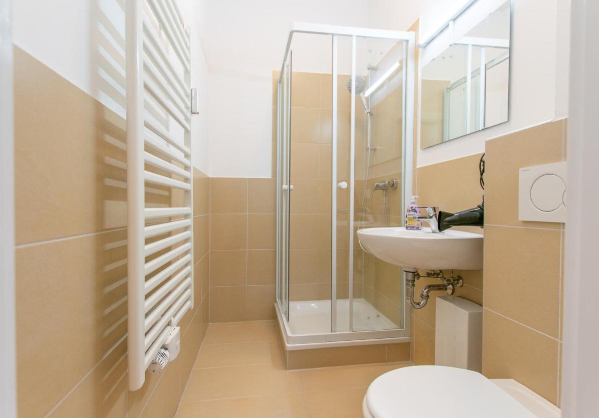 Image 2 of Tolstov Apartments – 1 or 4 Room Apartments – 15 Min to Messe DUS – 10 Min Old Town DUS