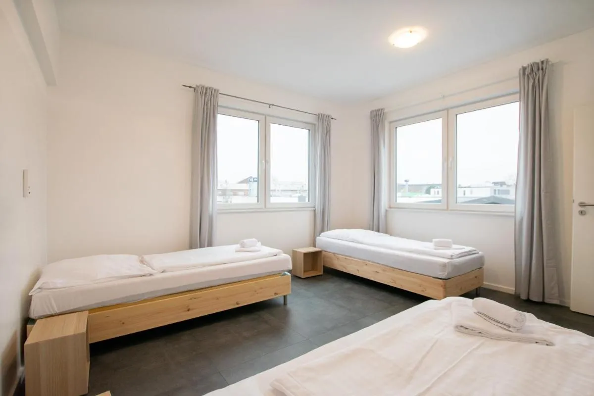 Image 1 of Tolstov Apartments – 250m2 Loft with 6 Rooms im Industriegebiet – 20 Min Messe DUS & Old Town DUS