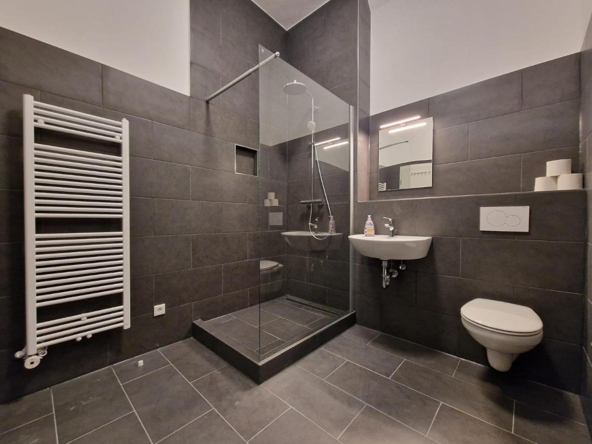 Image 6 of Tolstov Apartments – 300m2 Loft with 7 Rooms – 15 Min Messe DUS & Old Town DUS