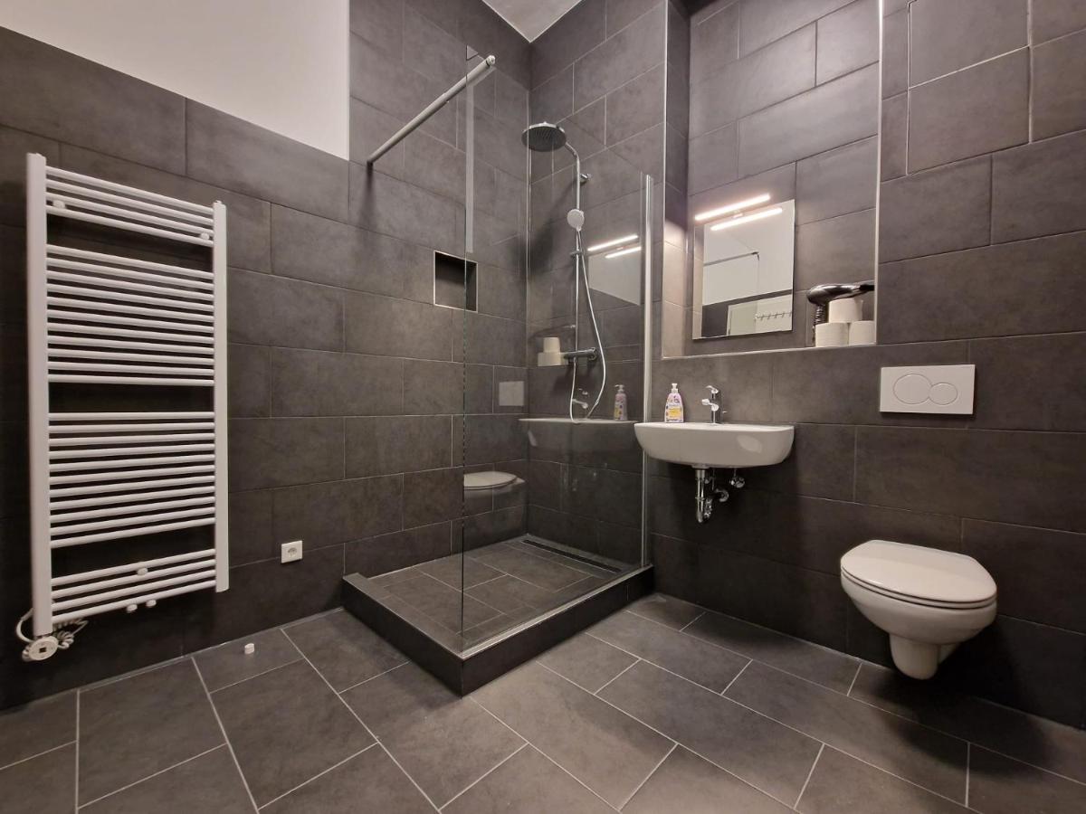 Image 2 of Tolstov Apartments – 300m2 Loft with 7 Rooms – 15 Min Messe DUS & Old Town DUS