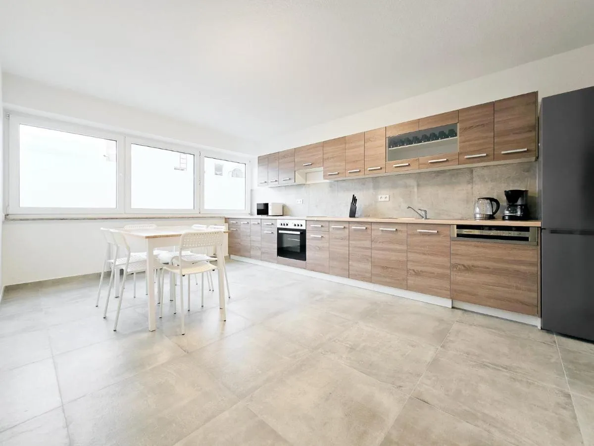 Image 3 of Tolstov Apartments – City Apartment with 5 Rooms – 15 Min Messe DUS & 10 Min Old Town DUS