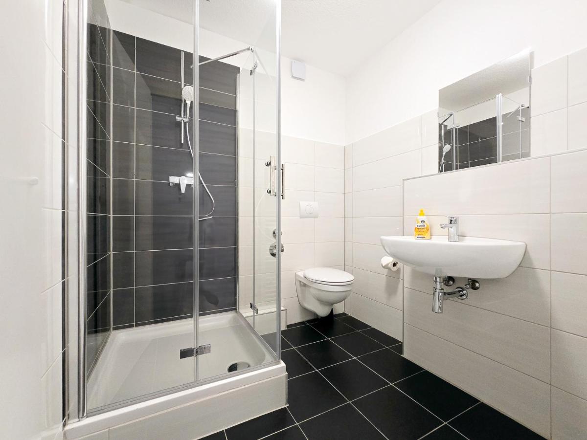 Image 2 of Tolstov Apartments – City Apartment with 5 Rooms – 15 Min Messe DUS & 10 Min Old Town DUS