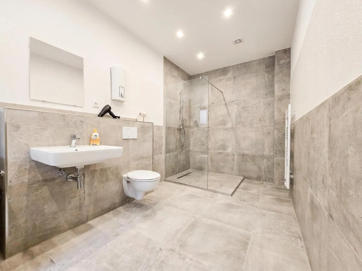 Image 2 of Tolstov Apartments – City Center Apartment with 5 Rooms – 10 Min Messe DUS