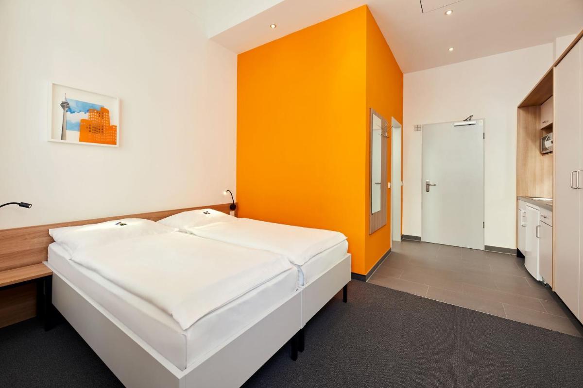 Image 1 of Townhouse Düsseldorf